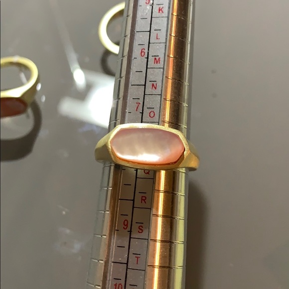 Kendra Scott Mel Ring in ColorPEACH MOP - Picture 4 of 7